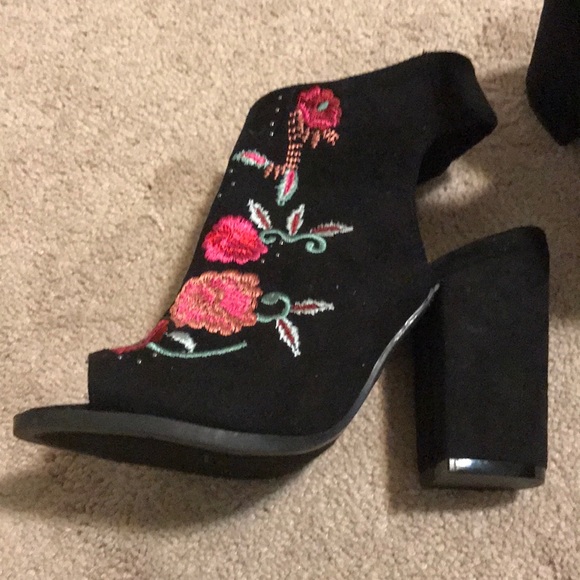 Sugar Jadon Black Floral Suede Heels! - Picture 3 of 5